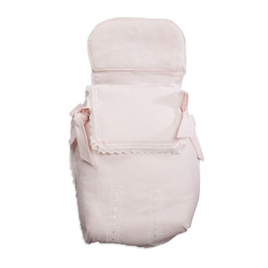 Cubre Capazo Protector universal confeccionado con tejido de piqué liso de  color rosa bebé.